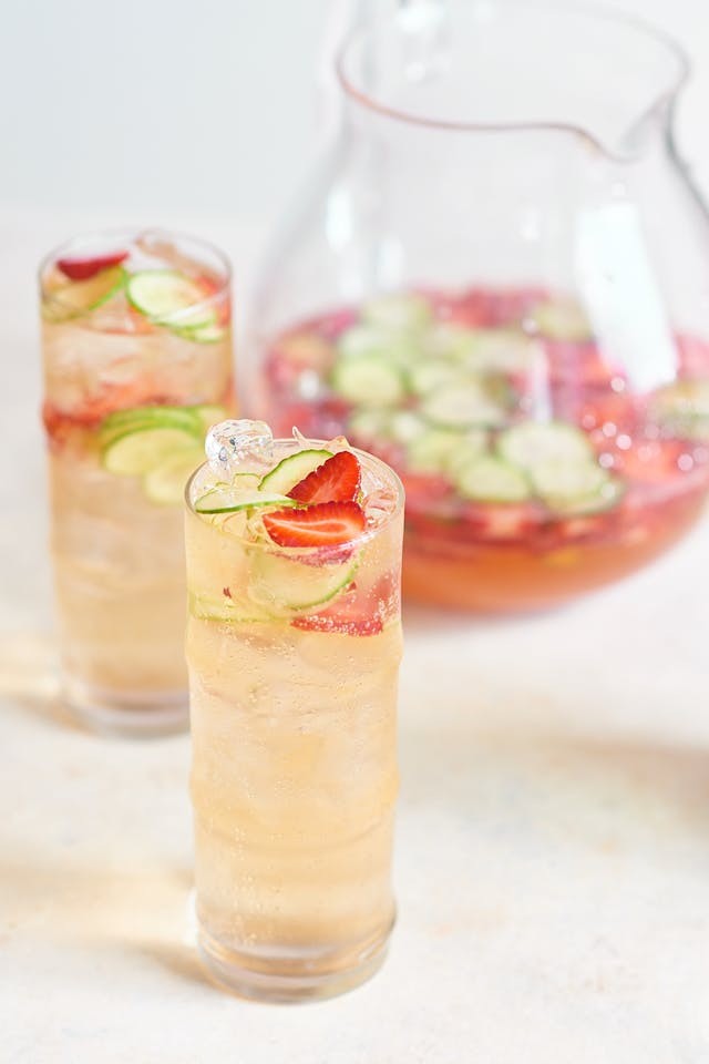 sangria de espumante com morangos