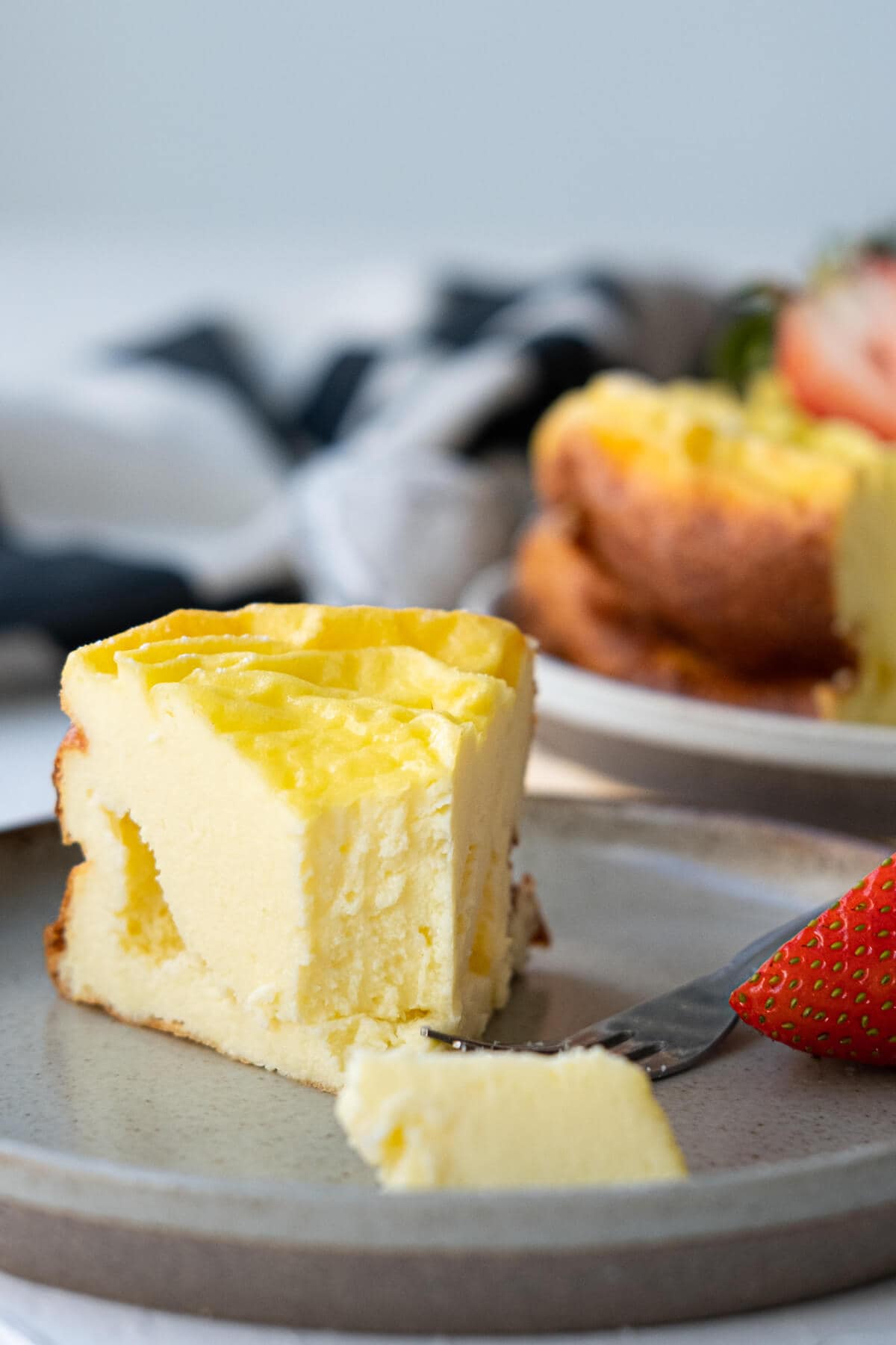 bolo de iogurte grego com apenas 4 ingredientes