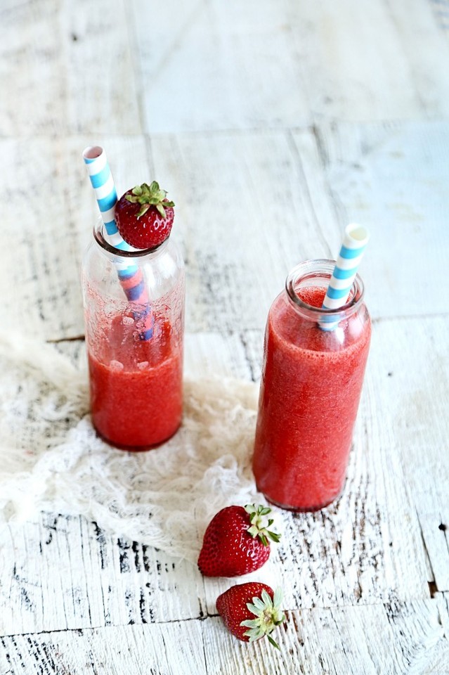strawberry-smoothie-4-682x1024.jpg