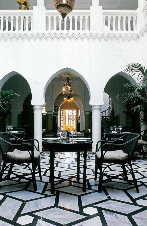 Moroccan-Courtyards-Bill-Willis-600x922.jpg