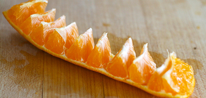 2014-02-11-how-to-peel-an-orange-1-680x324.jpg