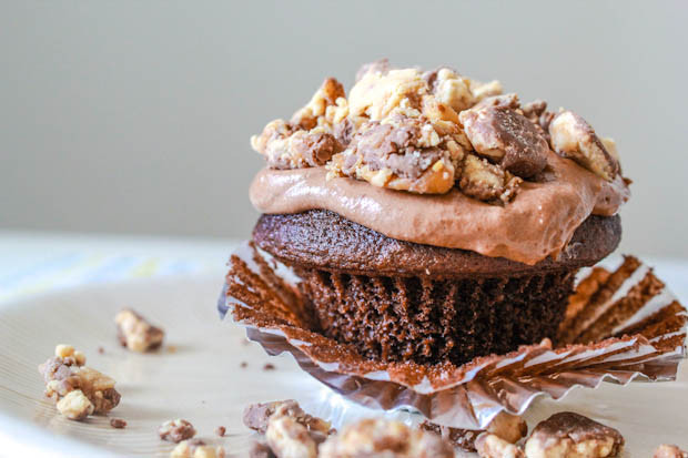 Snickers-Mousse-Chocolate-Cupcakes-2-3.jpg