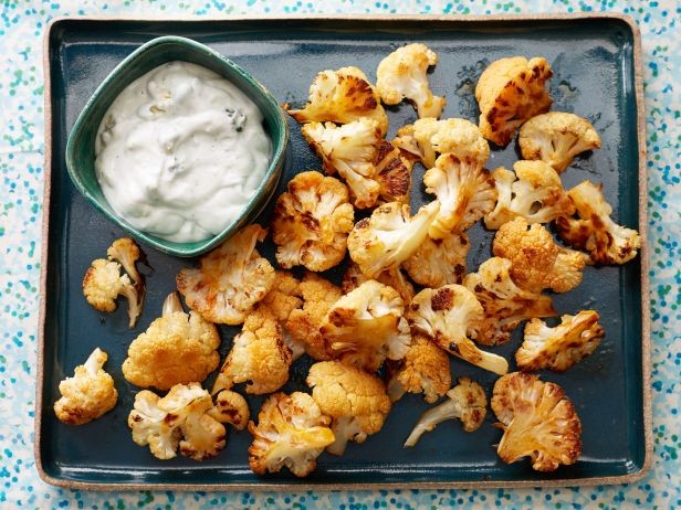 FNK_Buffalo-Cauliflower-with-Blue-Cheese-Sauce_s4x