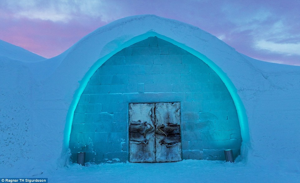 241261B400000578-2874916-Sweden_s_ICEHOTEL_is_offi