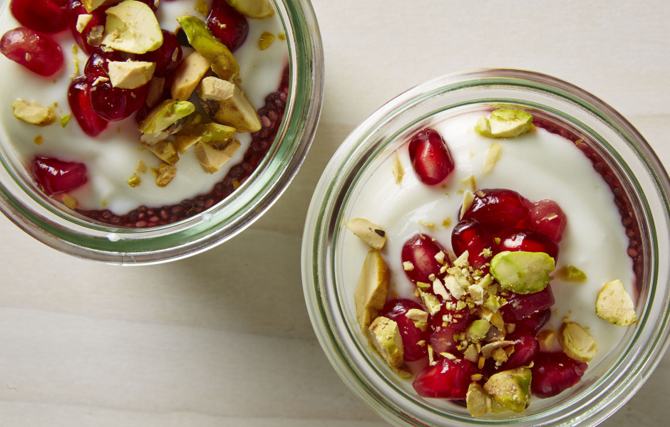 breakfast-pomegranate-yogurt-parfait-940x600.jpg