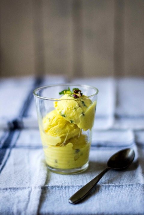 mango-pistachio-frozen-yogurt-2.jpg