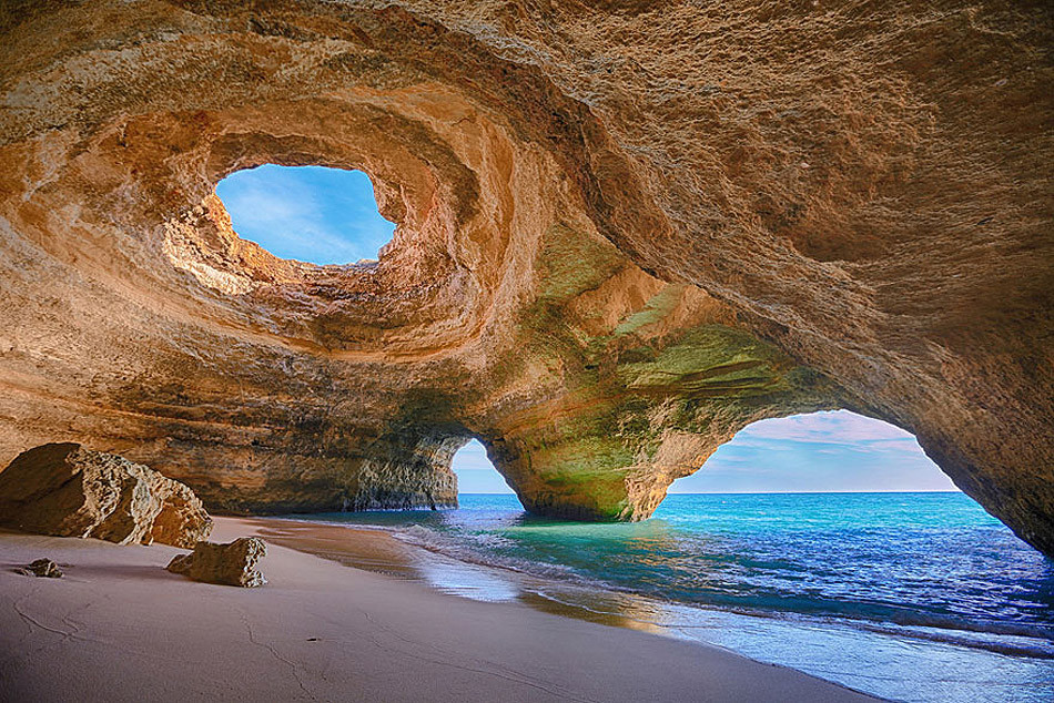 cave-beach-algarve-portuga.jpg