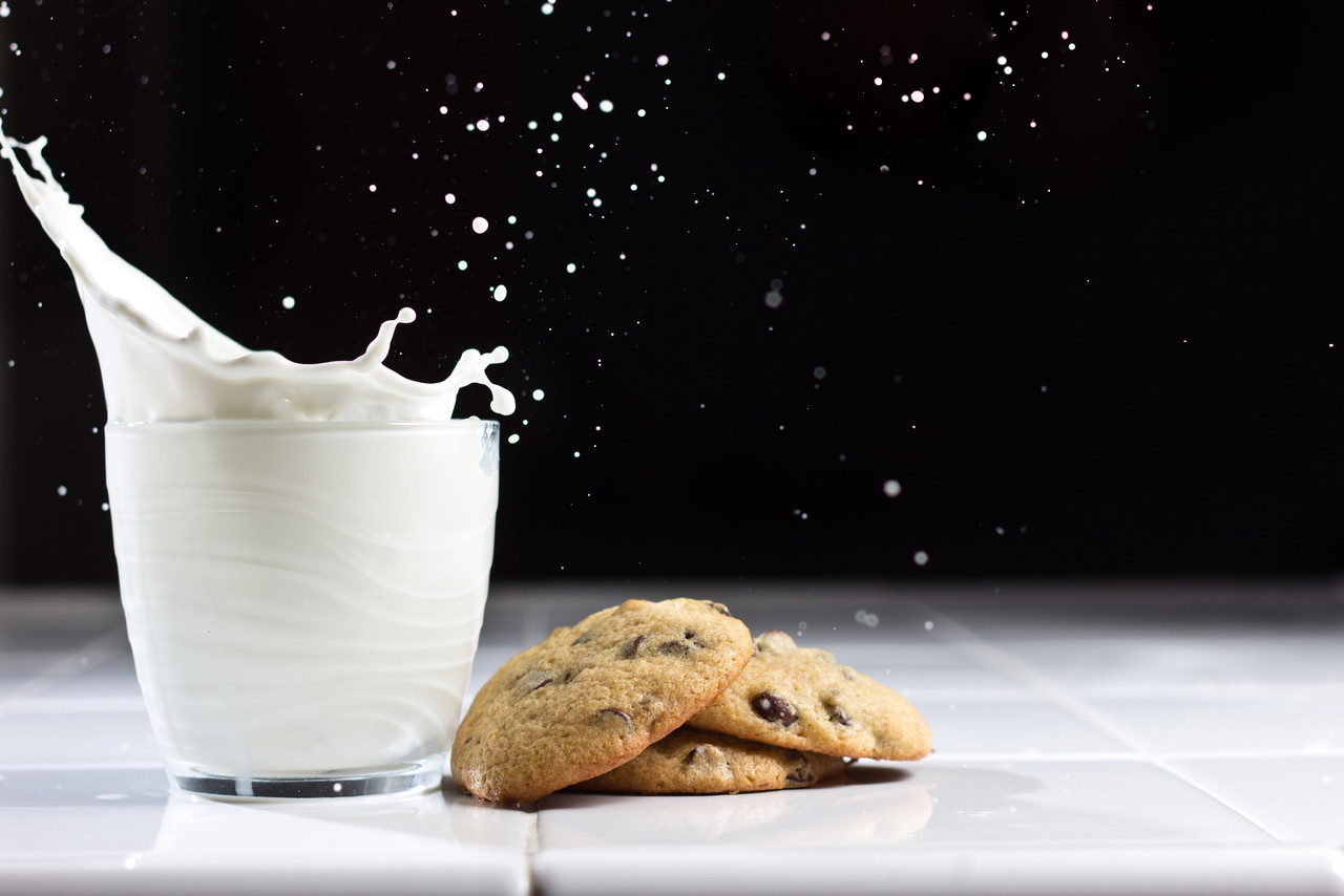 Cookies_and_milk.jpg