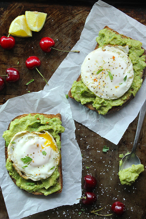 Skinny-Fried-Egg-and-Avo-Toast.jpg