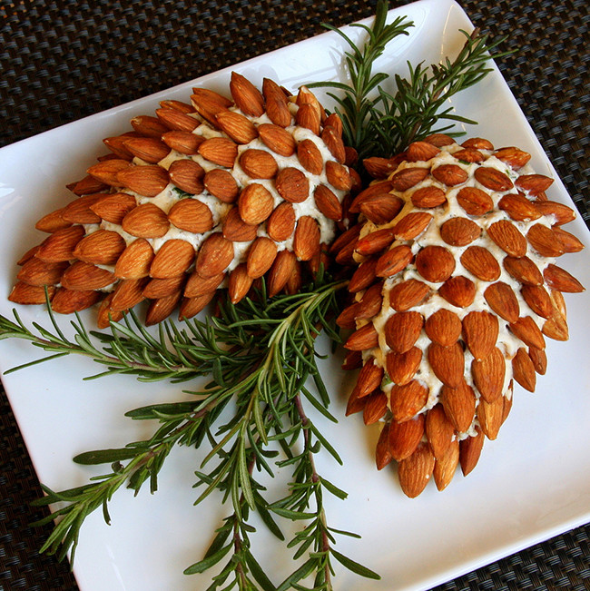 pinecone-cheese-ball.jpg