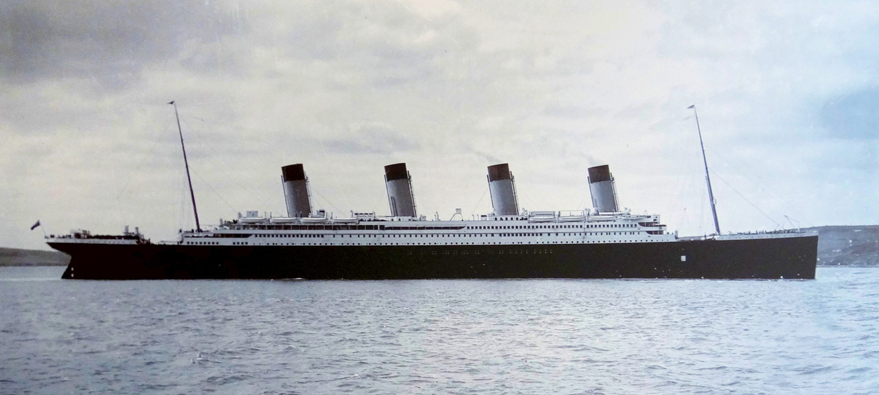 Titanic-Cobh-Harbour-1912.JPG