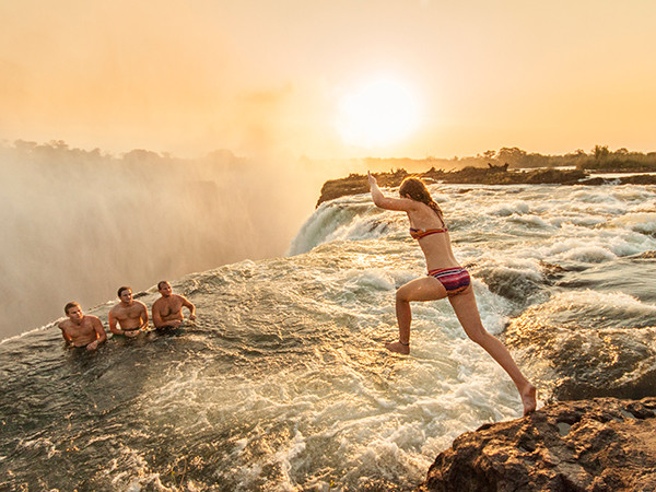 tourists-waterfall-jump-victoria-falls_92762_600x4