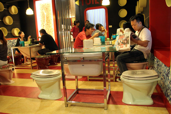 moderntoilet5.jpg