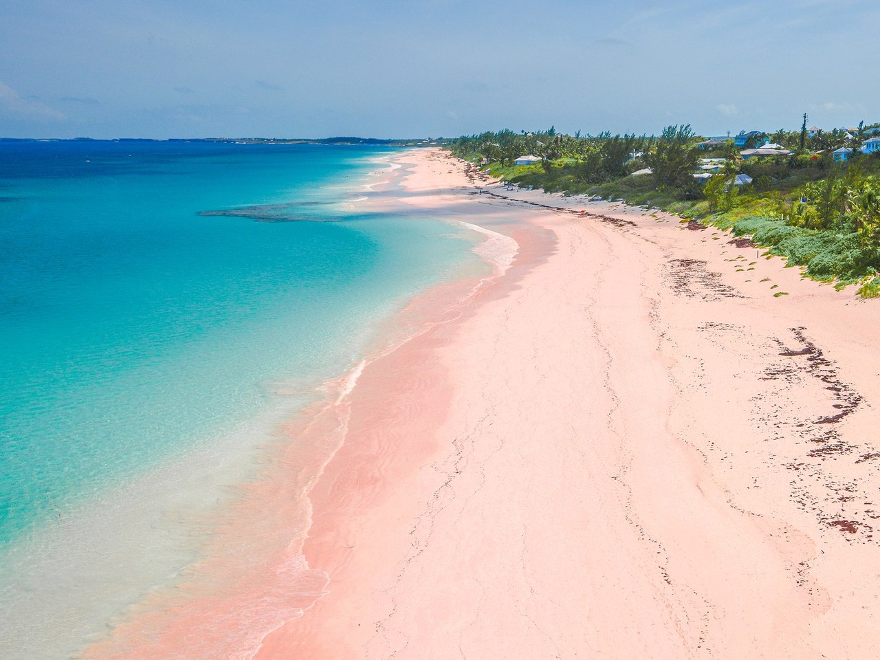 pink-beaches-harbor-island-cr-getty-548295287.jpg