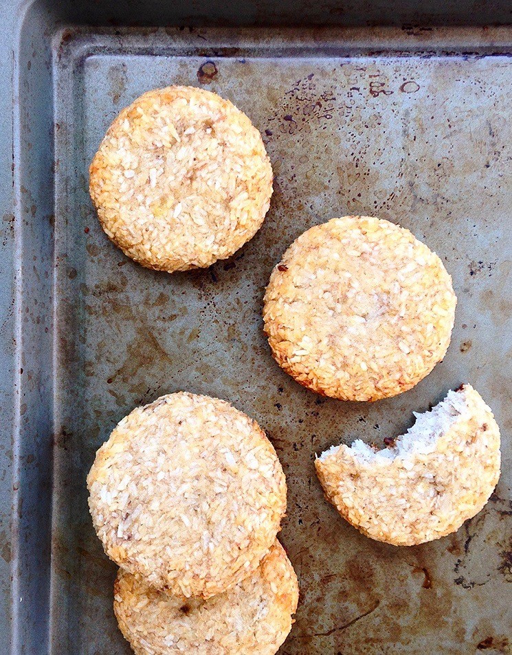 2-Ingredient-Banana-Coconut-Cookies-Pinterest1 (1)