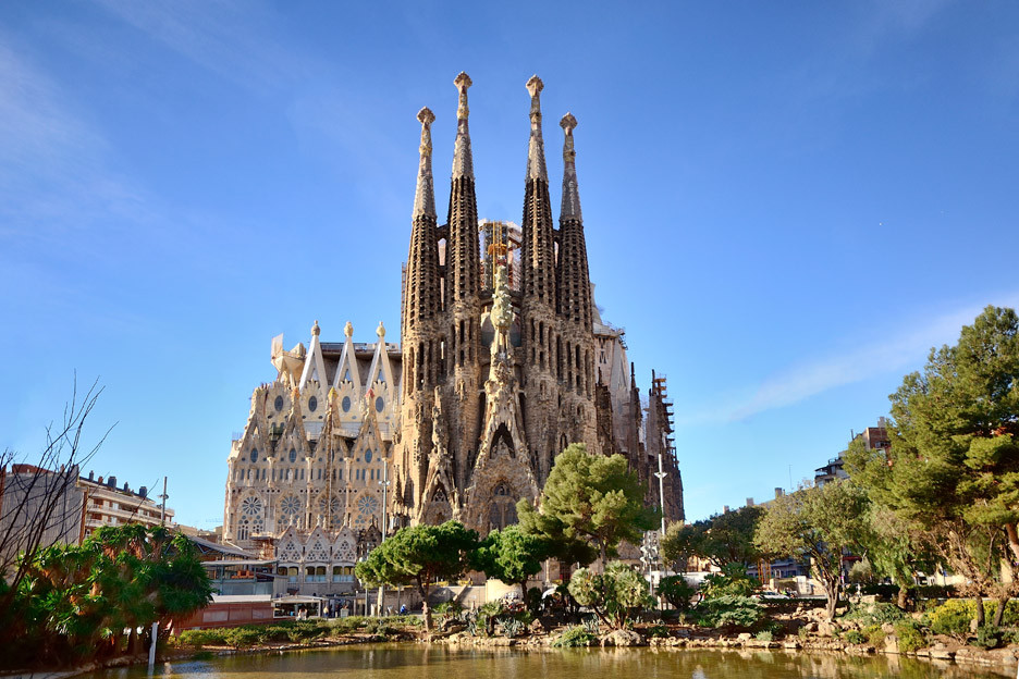 Sagrada-Familia_Antoni-Gaudi_dezeen_936_0.jpg