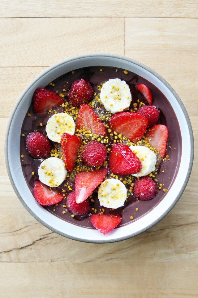 b361a3e9_Acai-Bowl-with-Berries-and-Bee-Pollen.jpg