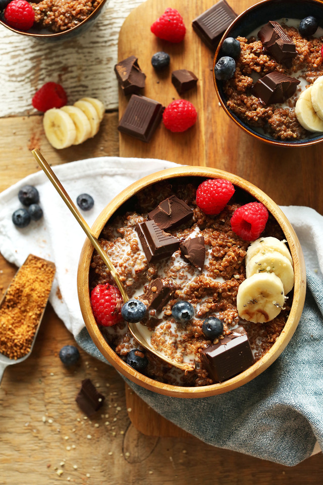 7-Ingredient-DARK-CHOCOLATE-Quinoa-Breakfast-Bowl-