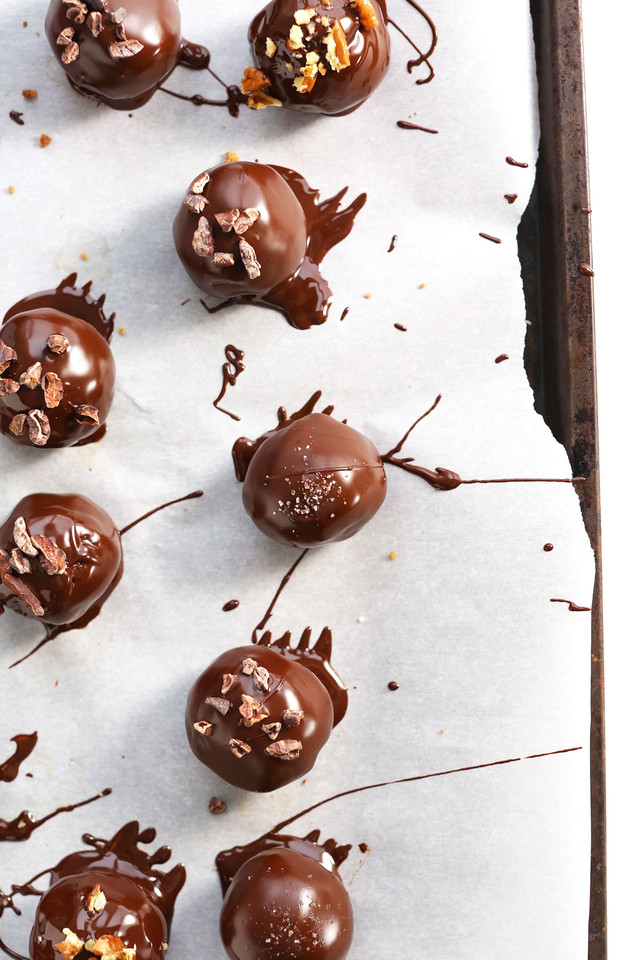 HEALTHY-Chocolate-Vegan-Truffles-with-simple-ingre