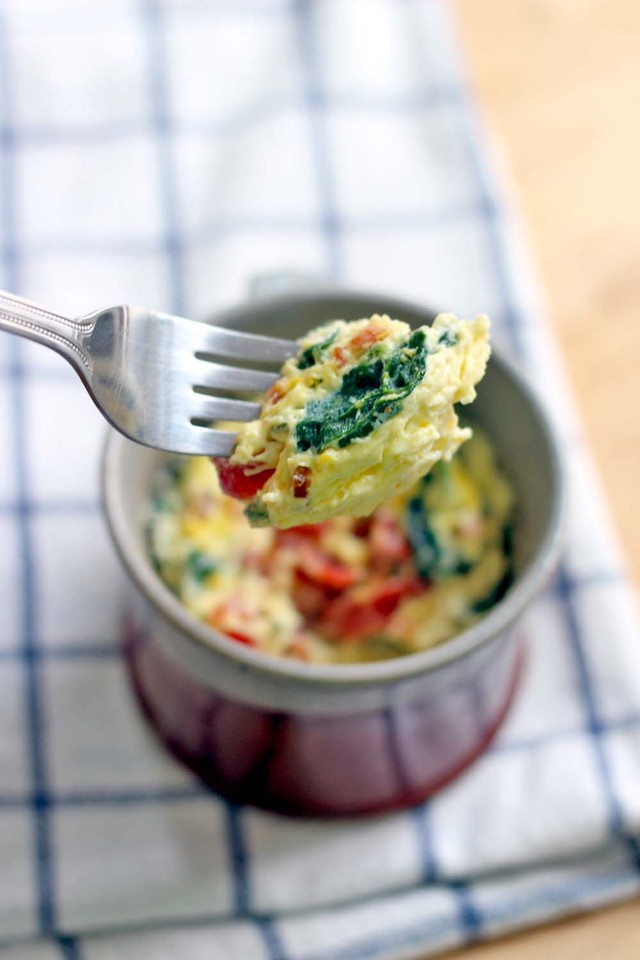 5-Minute-Spinach-and-Cheddar-Microwave-Quiche-in-a