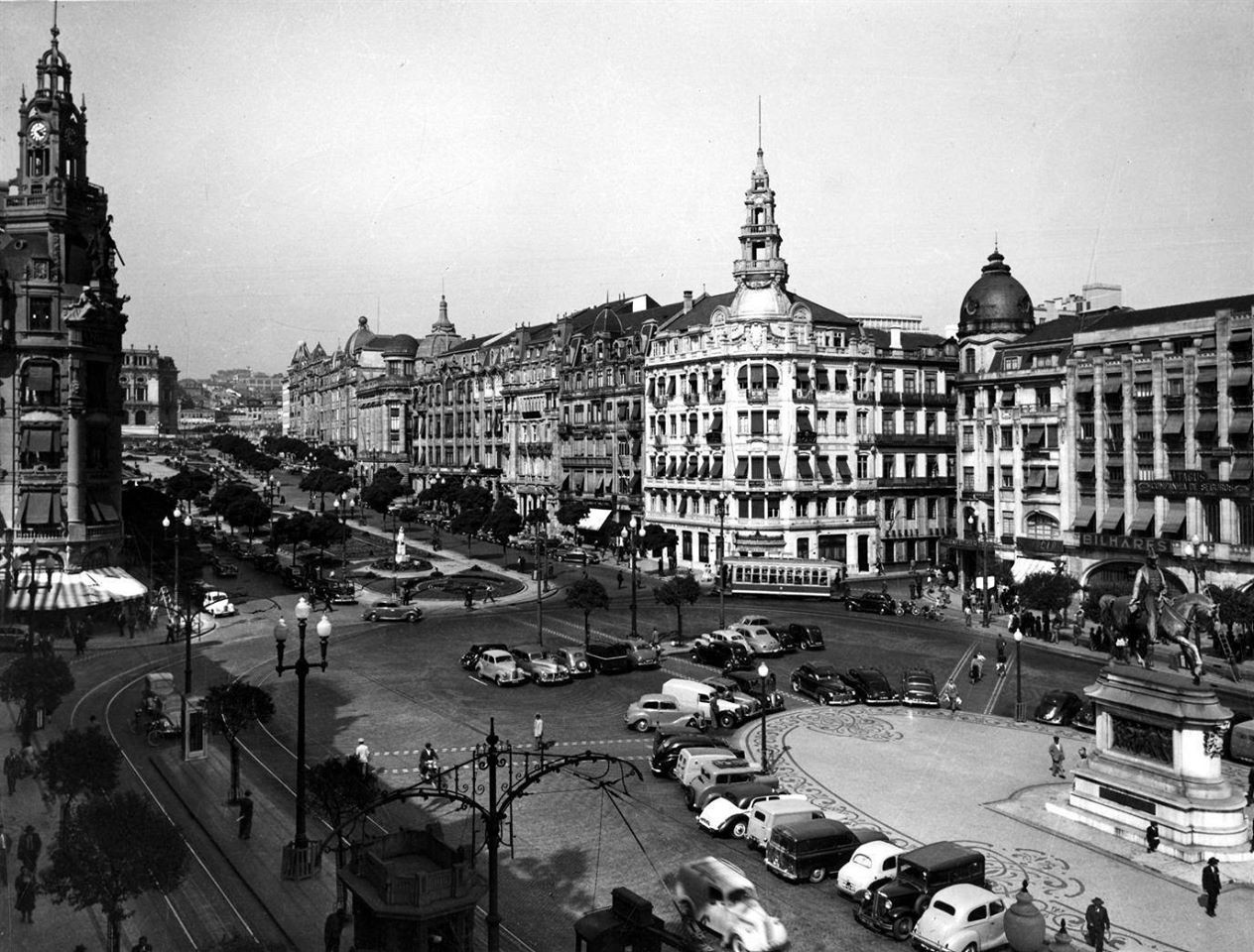 PRAÇA DA LIBERDADE E AVENIDA DOS ALIADOS - 1960 