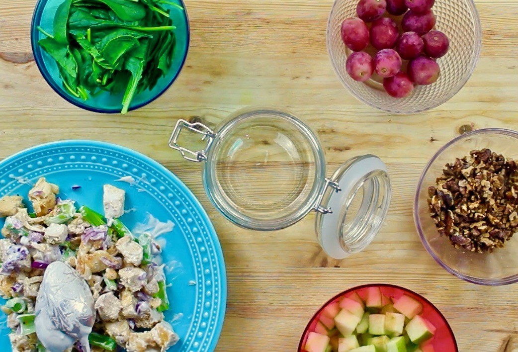 salada de frango num frasco