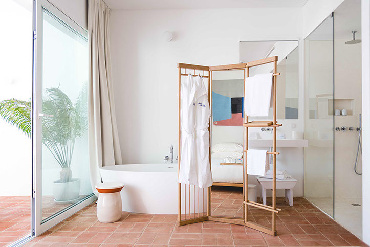 bath_deluxe.jpg
