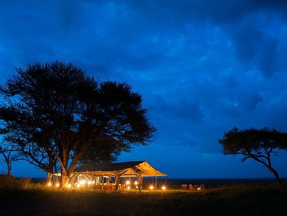 Serengeti-Under-Canvas-is-a-mobile-safari-camp-off