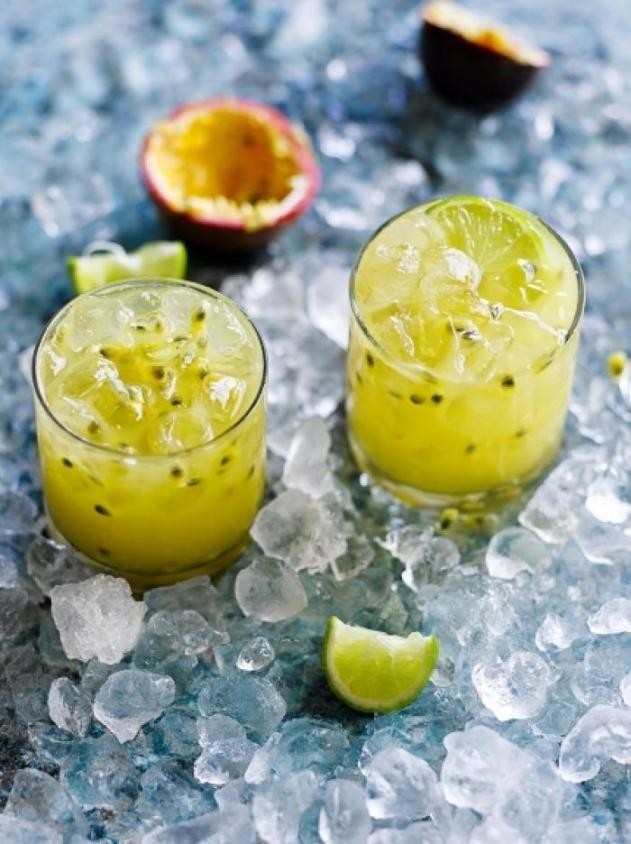 Passion-fruit-summer-cocktail.jpg
