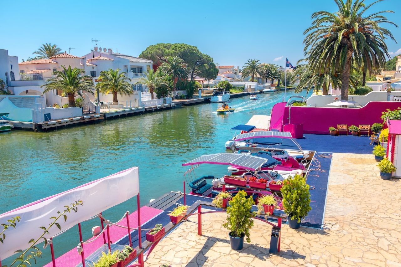 Empuriabrava-Spain-canal.jpg