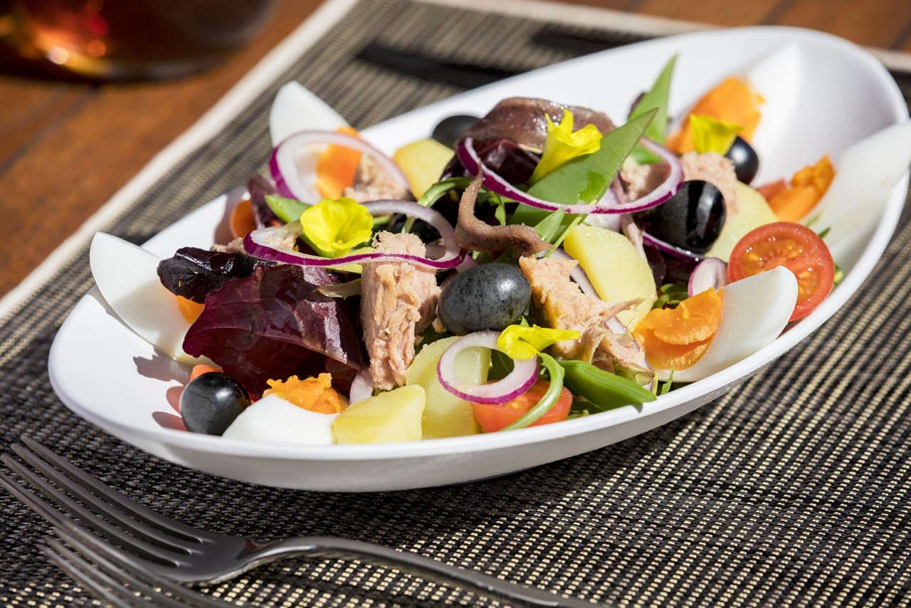 salada servida aos almoços