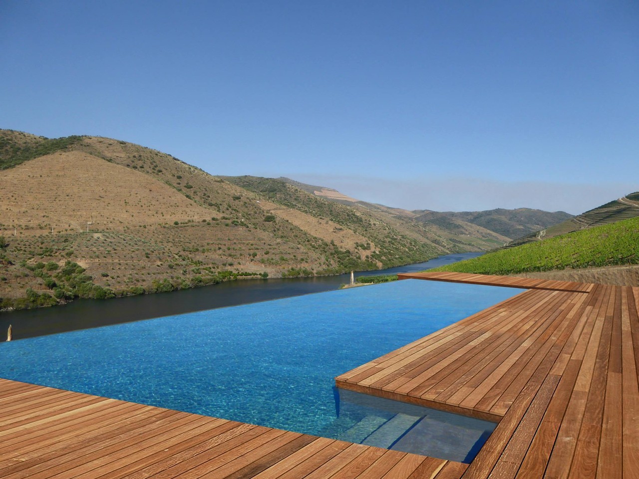 a piscina da casa do rio