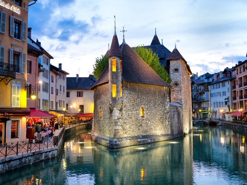 Annecy-france-GettyImages-466576160.jpg