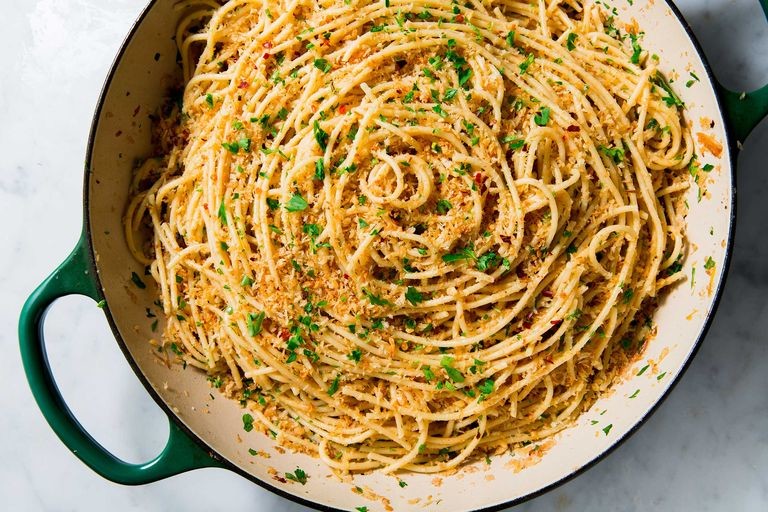 garlic-spaghetti-horizontal-1539203011.jpg