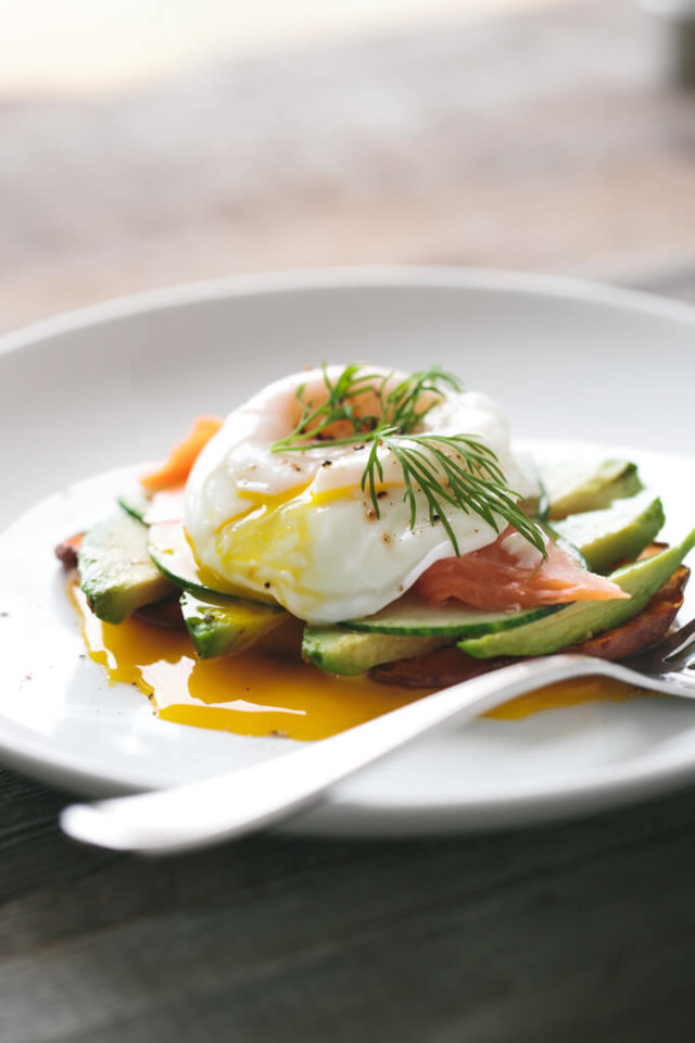 sweet-potato-toast-with-avocado-cucumber-smoked-sa