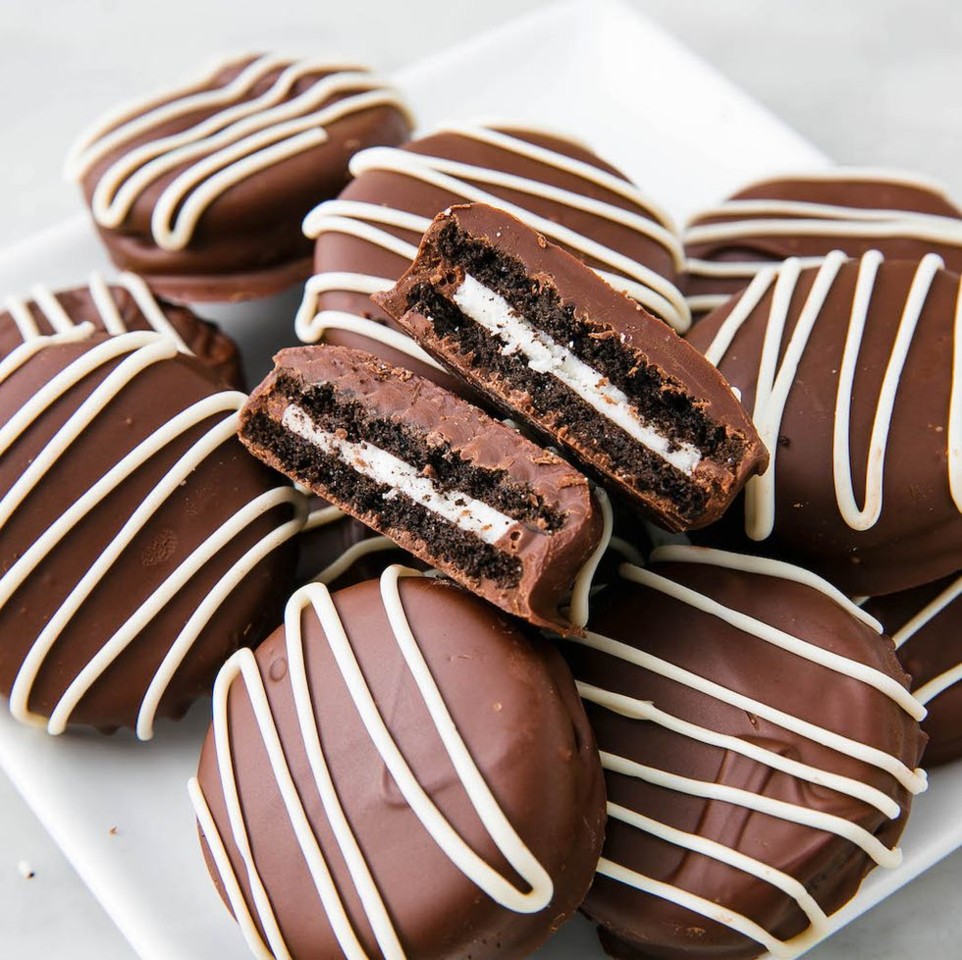 delish-chocolate-dipped-oreos-026-1546467161.jpeg