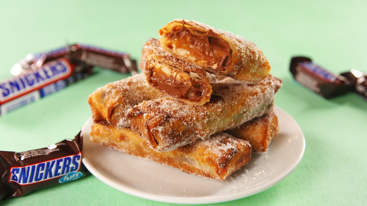 delish-snickers-egg-rolls-03-1529700991.jpeg