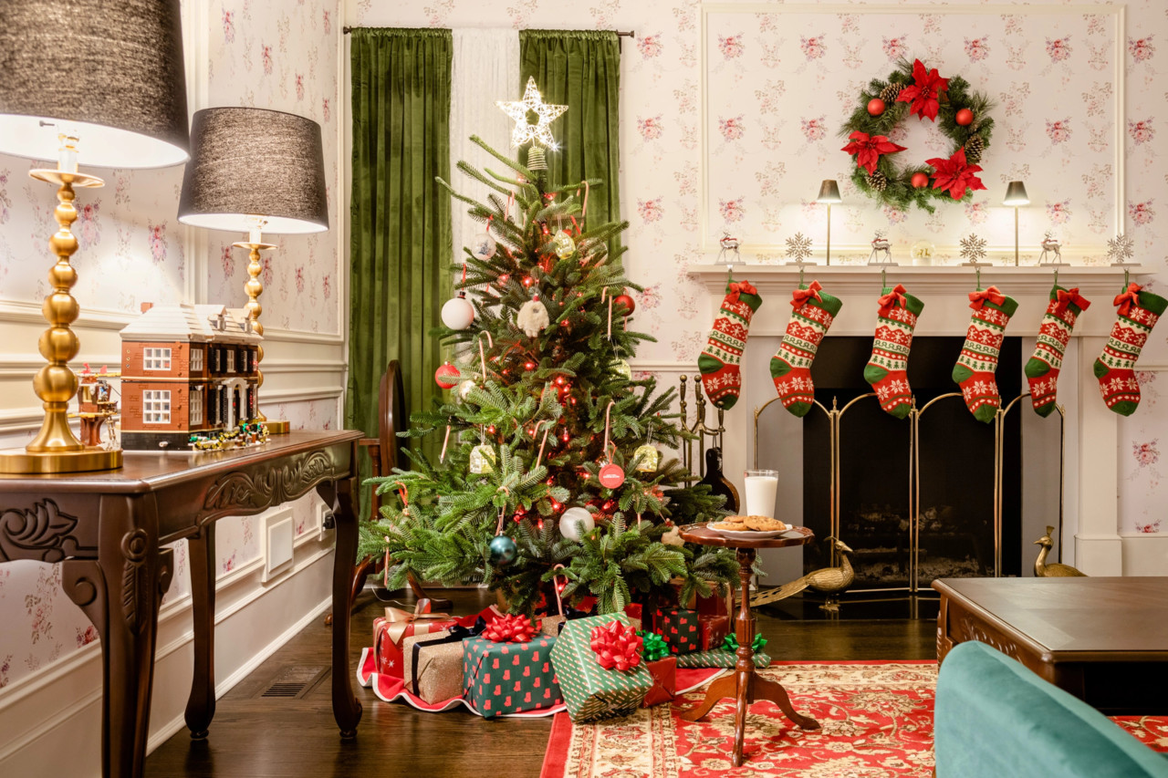 Home-Alone-Airbnb-05-Living-Room-Credit-Sarah-Crow