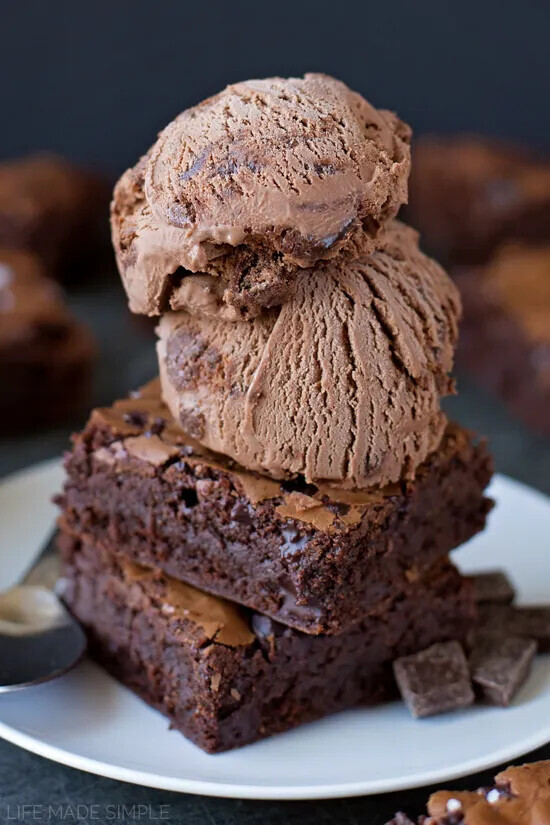 Brownie-Fudge-Swirl-Ice-Cream-1.webp