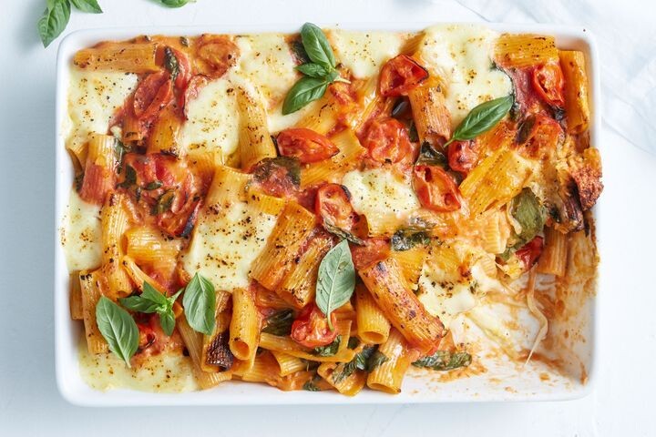 cheesy-caprese-pasta-bake-170405-1.jpeg