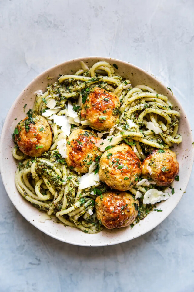 Baked-Chicken-Meatballs-with-Broccoli-Pesto-Pasta-
