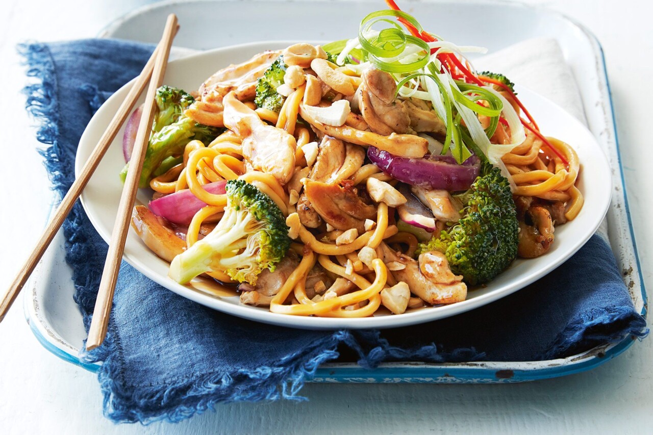 15-minute-chicken-broccoli-and-cashew-stir-fry-wit