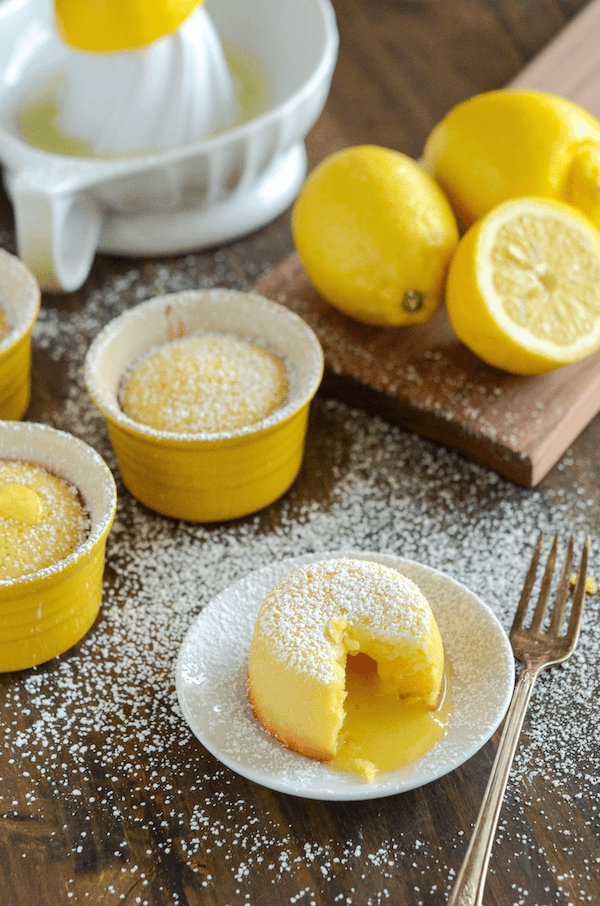 bolo de limão com recheio de mousse