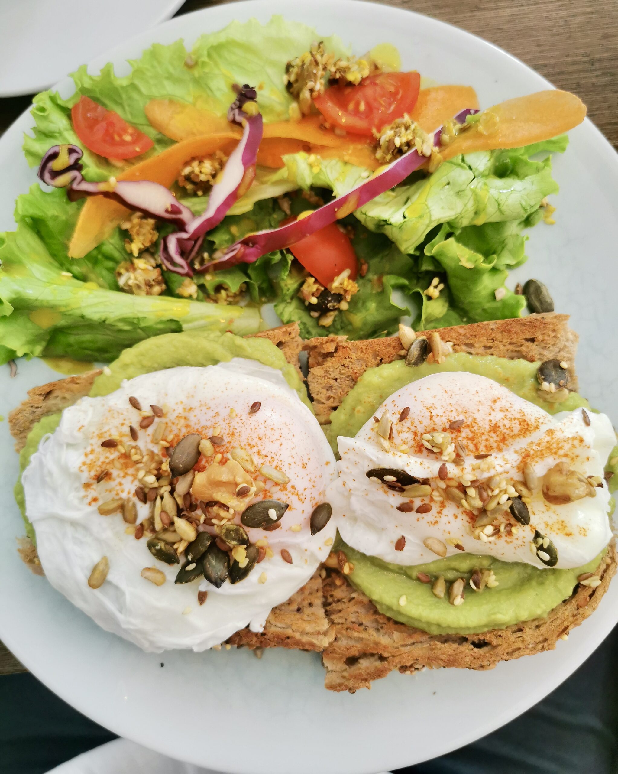tosta de abacate, salatina