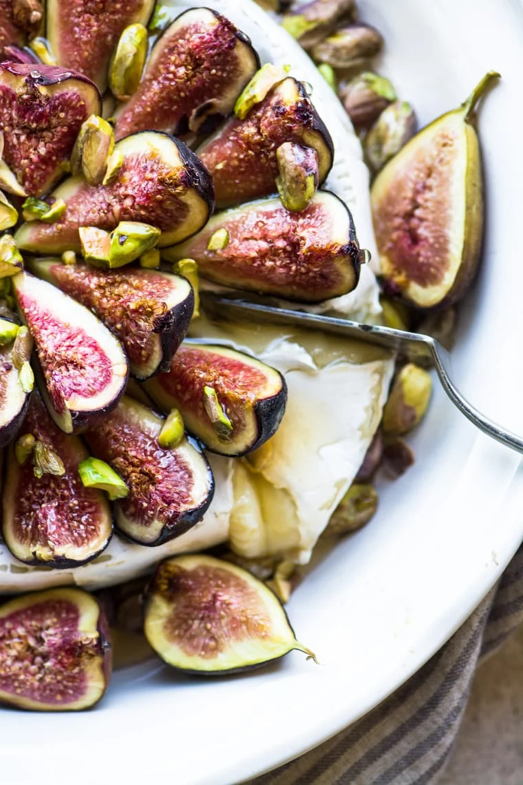 Baked-Brie-with-Figs-and-honey-4038-September-09-2017-2