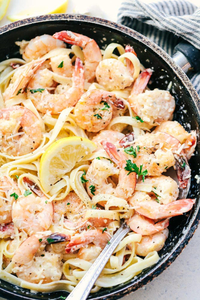massa de camarão com molho de parmesão e alho em menos de 20 minutos
