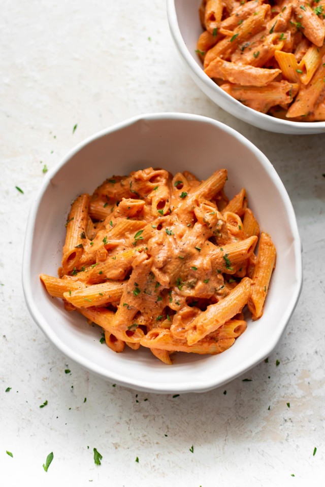 massa com molho de tomate e queijo de cabra