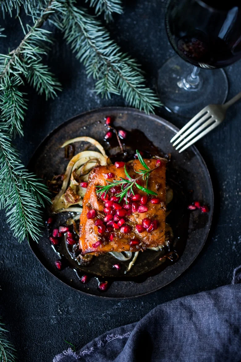 salmão caramelizado com molho de romãs