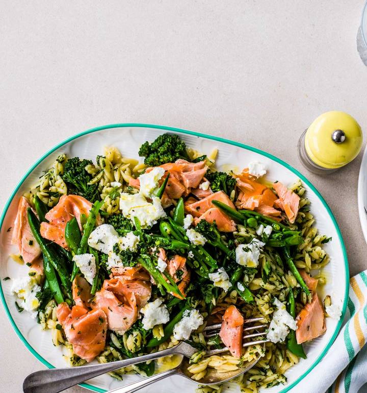 massa orzo com salmão e queijo de cabra