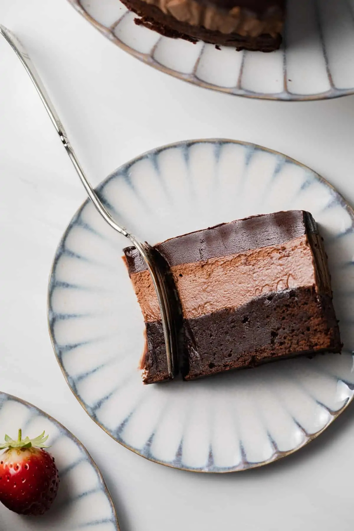 bolo de brownie com recheio de mousse de chocolate